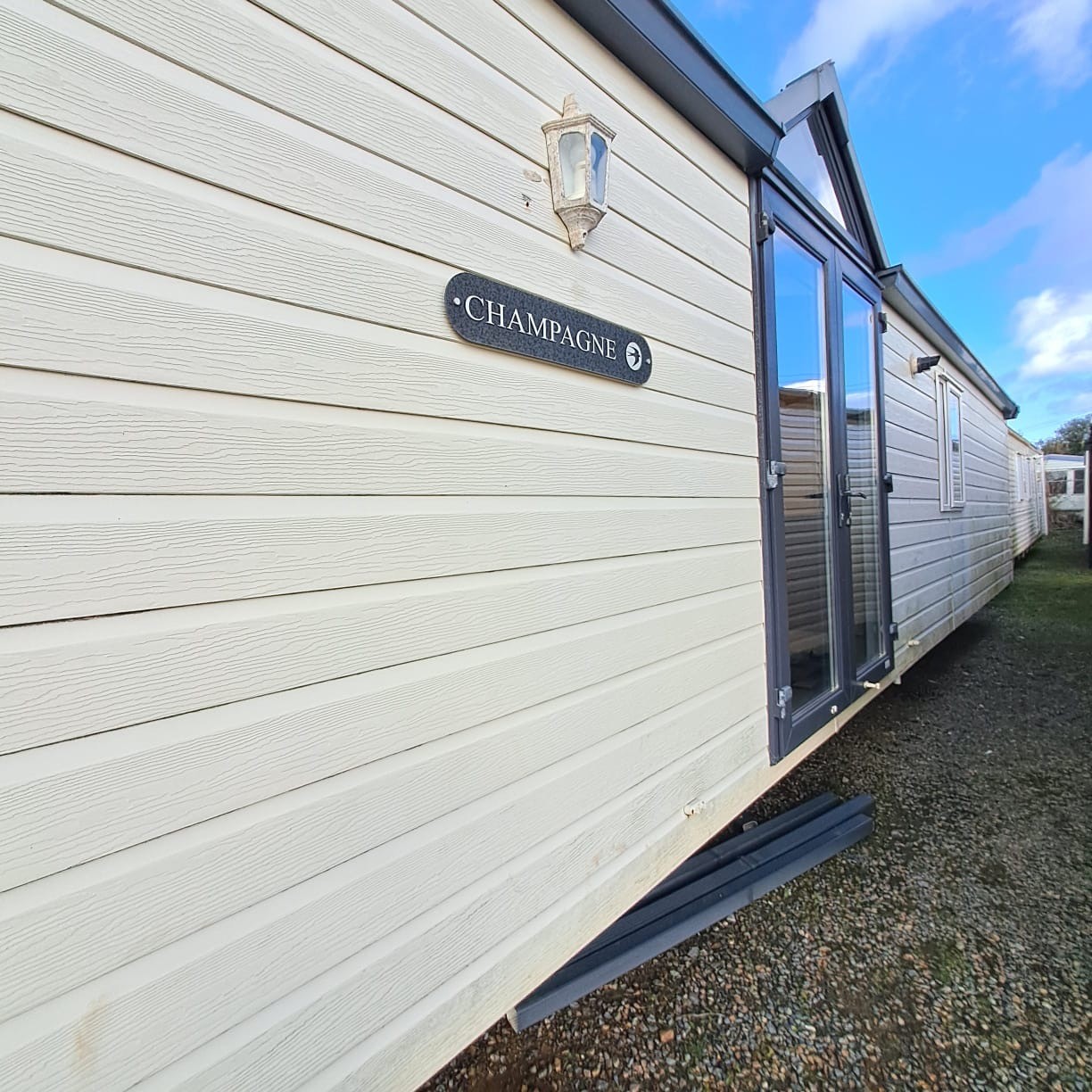 SWIFT CHAMPAGNE DELUXE WITH A BATH AND SHOWER, 40 X 13 WITH 2 BEDROOMS, FULL WINTER SPEC, DOUBLE PATIO DOORS BOTH ENTRANCES For Sale Thumb