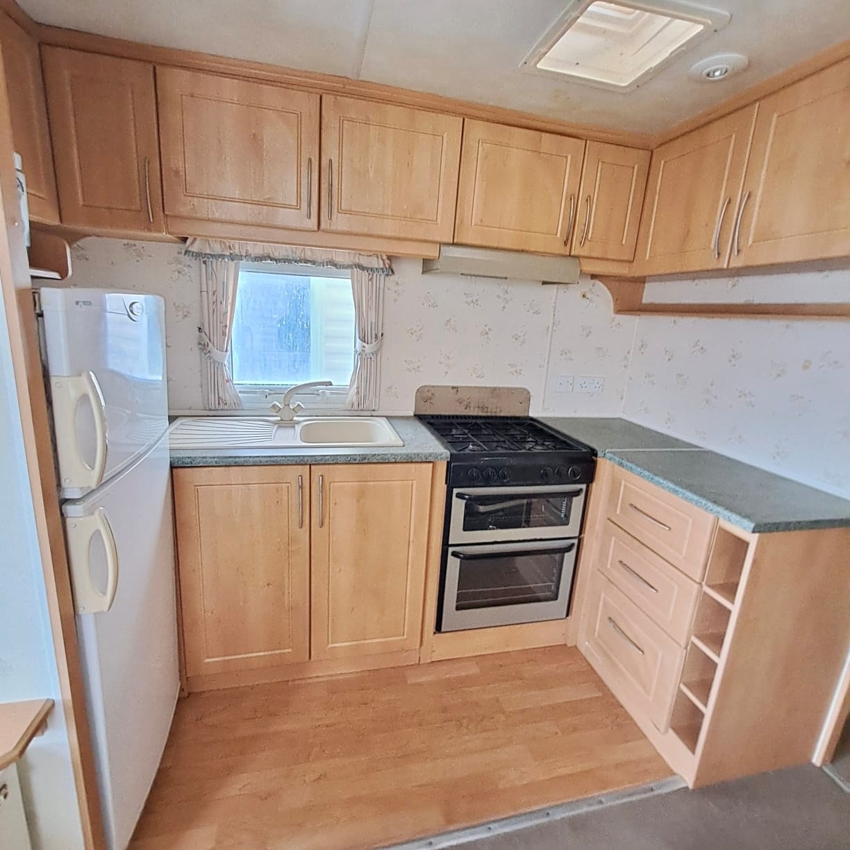 PEMBERTON 32 X 12 PEMBERTON ELITE WITH 2 BEDROOMS - DOUBLE GLAZING & CENTRAL HEATING  For Sale Thumb