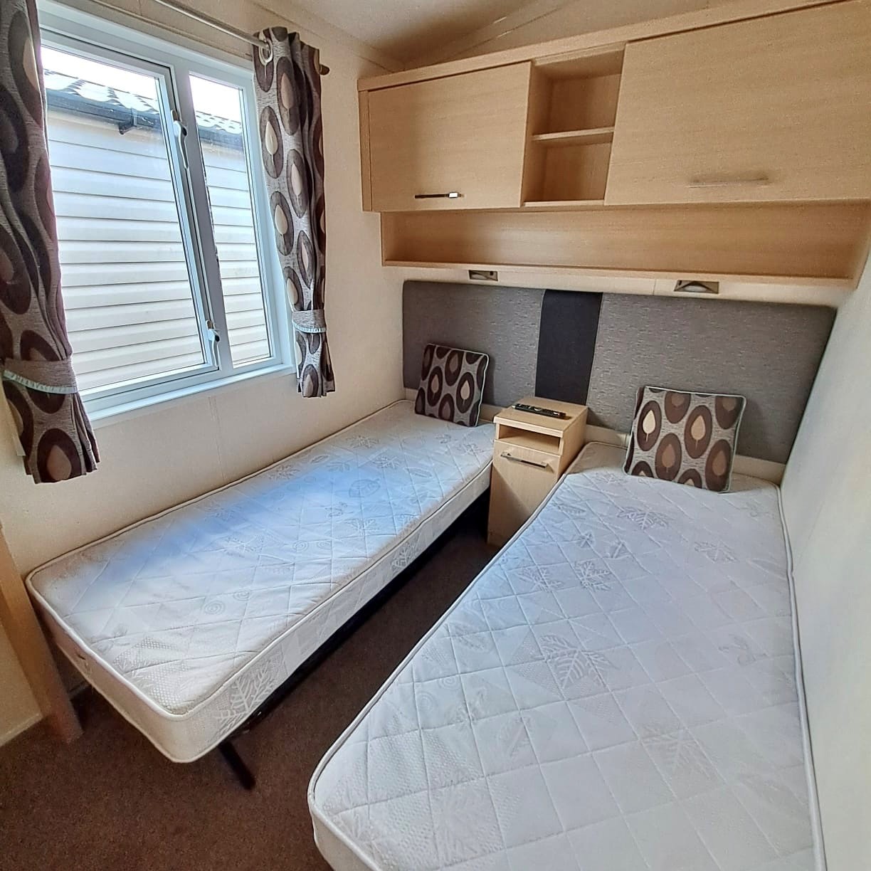 SWIFT CHAMPAGNE DELUXE WITH A BATH AND SHOWER, 40 X 13 WITH 2 BEDROOMS, FULL WINTER SPEC, DOUBLE PATIO DOORS BOTH ENTRANCES For Sale Thumb