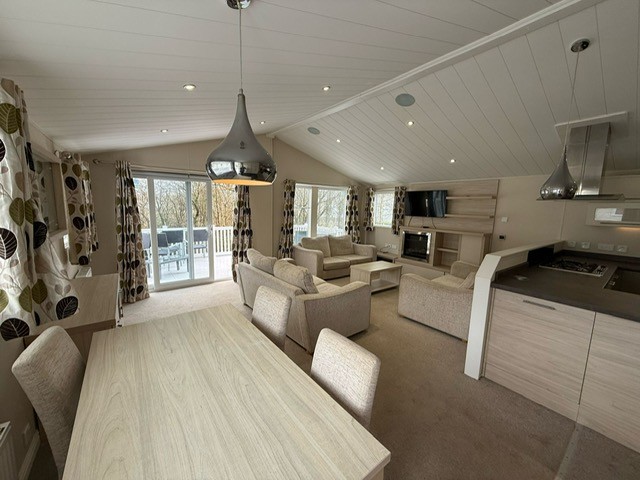 WILLERBY BOSTON LODGE SERIES 5 - 40 FT LONG BY 20 FEET WIDE - 2 BEAUTIFUL BEDROOMS - FULLY FURNISHED TWIN UNIT For Sale Thumb