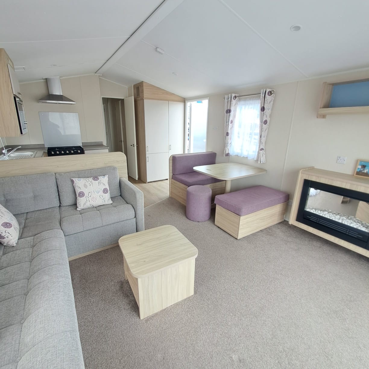 WILLERBY 2019 WILLERBY LINWOOD SUPER 35 X 12 WITH 2 BEDROOMS, SLIDING OPENING FRONT PATIO DOORS PITCH ROOF, DOUBLE GLAZING & CENTRAL HEATING For Sale Thumb