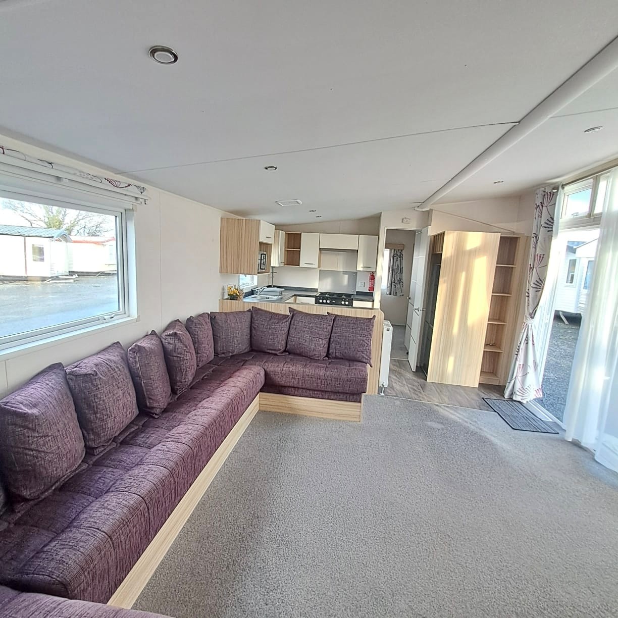 WILLERBY IT'S A CENTRE LOUNGE MODEL - 2016 WILLERBY VILLA DELUXE - 36 X 12 WITH 3 BEDROOMS, 2 SHOWERS, DOUBLE GLAZING & CENTRAL HEATING  For Sale Thumb