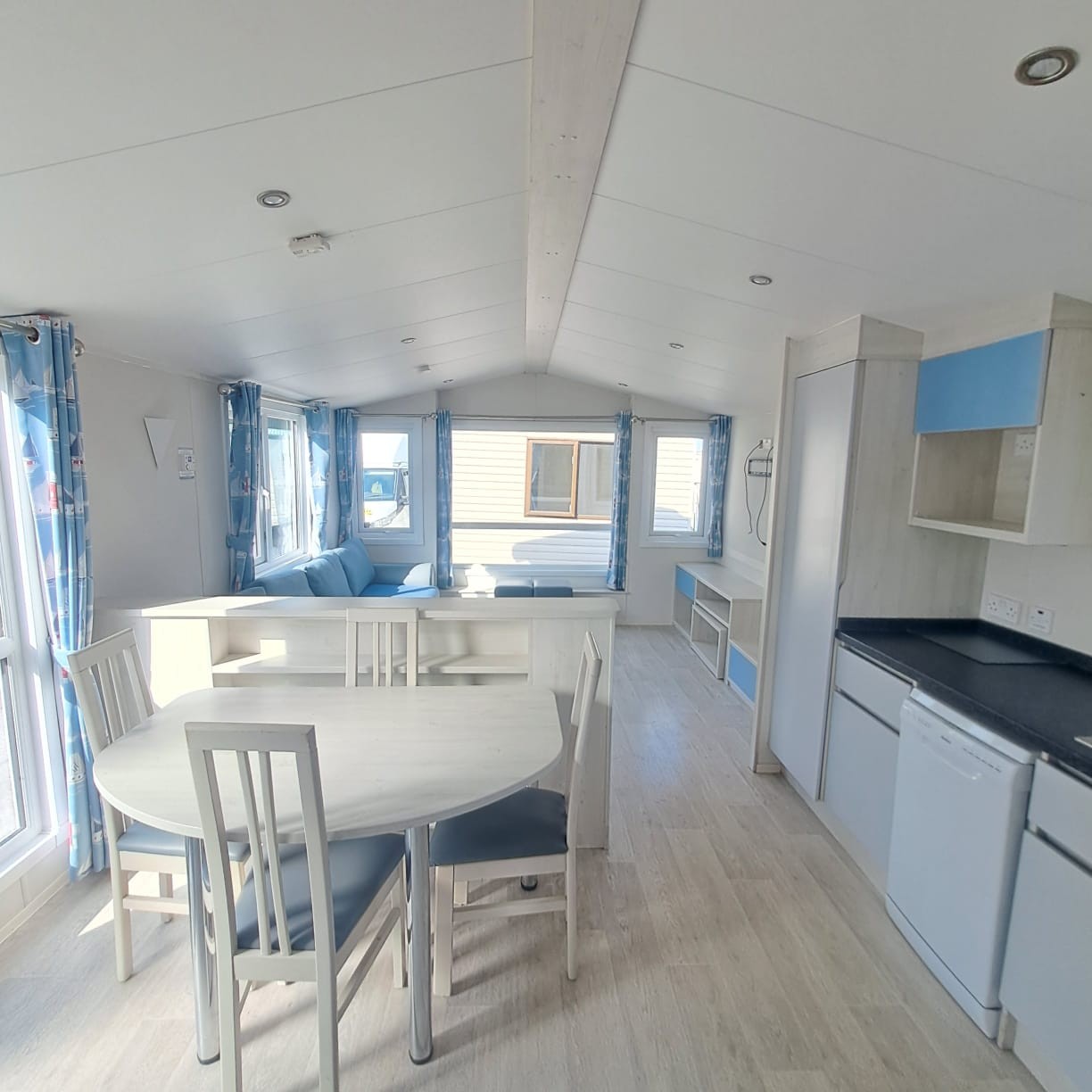 ATLAS RUBY PRESTIGE 38 X 12 WITH 3 BEDROOMS - DOUBLE GLAZING & CENTRAL HEATING - DISHWASHER  For Sale Thumb