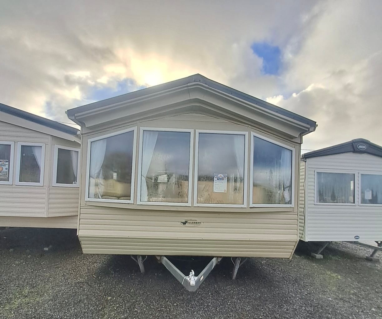 WILLERBY GRANADA XL VERSION - 35 X 12 WITH 2 BEDROOMS DOUBLE GLAZING & CENTRAL HEATING  For Sale Thumb