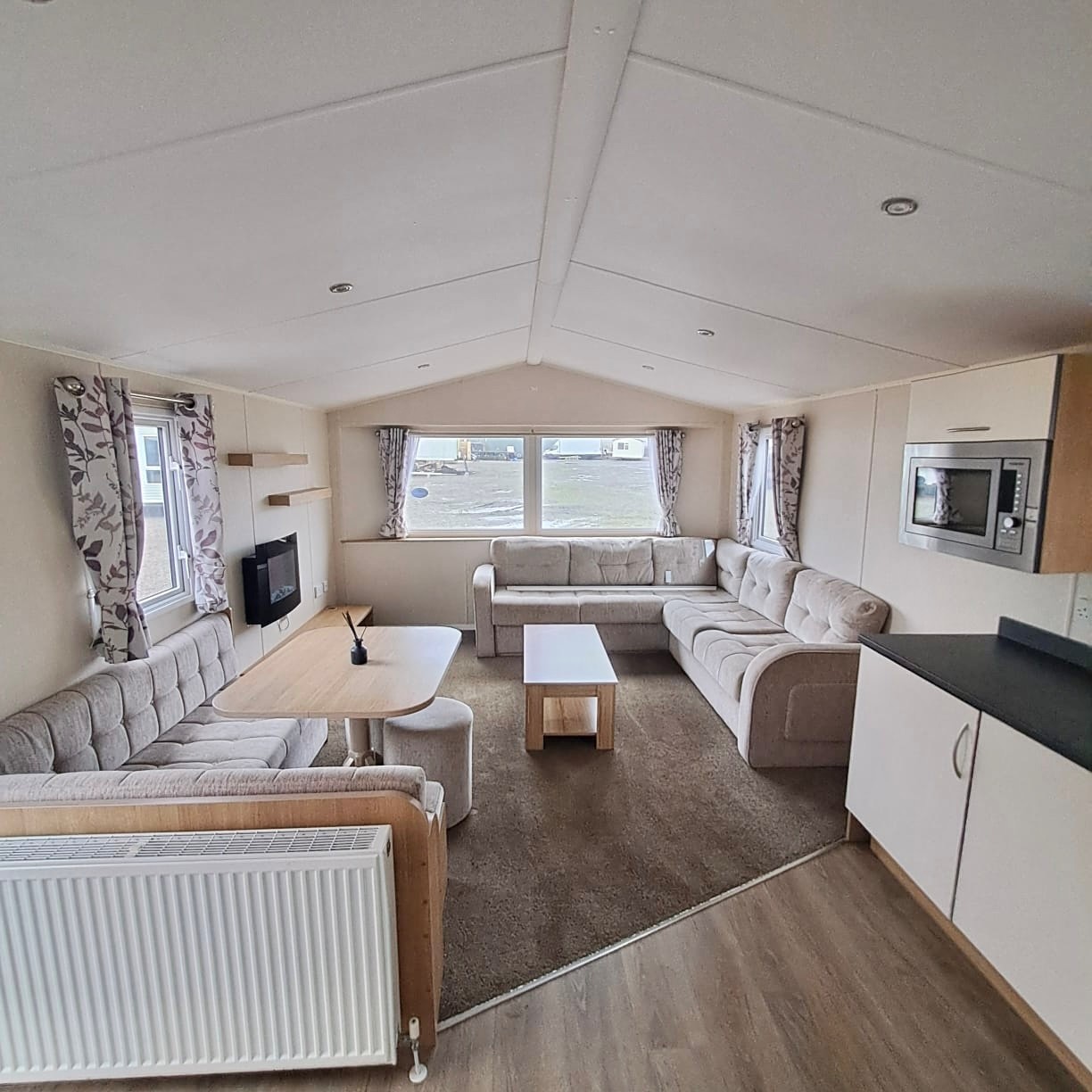 WILLERBY SEASONS 35 X 12 WITH 2 BEDROOMS, DOUBLE GLAZING & CENTRAL HEATING, IMMACULATE CONDITION  For Sale Thumb