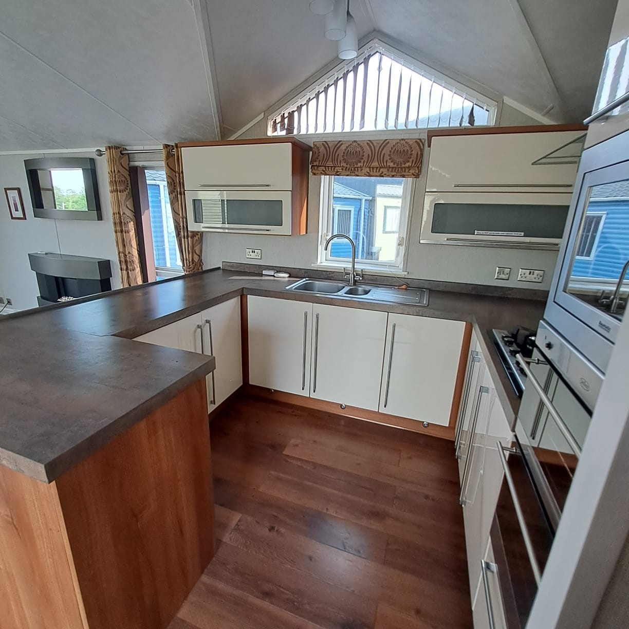 WILLERBY IT'S A LODGE - WILLERBY NEW HAMPSHIRE 40 X 16 WITH 3 BEDROOMS & 2 SHOWERS. DOUBLE GLAZING, PATIO DOORS & CENTRAL HEATING For Sale Thumb