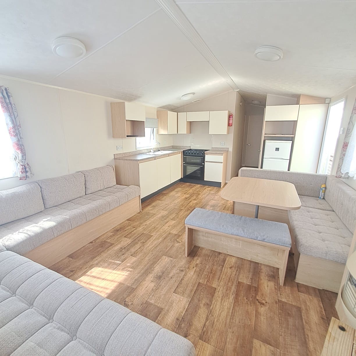 WILLERBY BARGAIN... 2015 WILLERBY AURORA 35 X 12 WITH 3 BEDROOMS - DOUBLE GLAZING & CENTRAL HEATING For Sale Thumb
