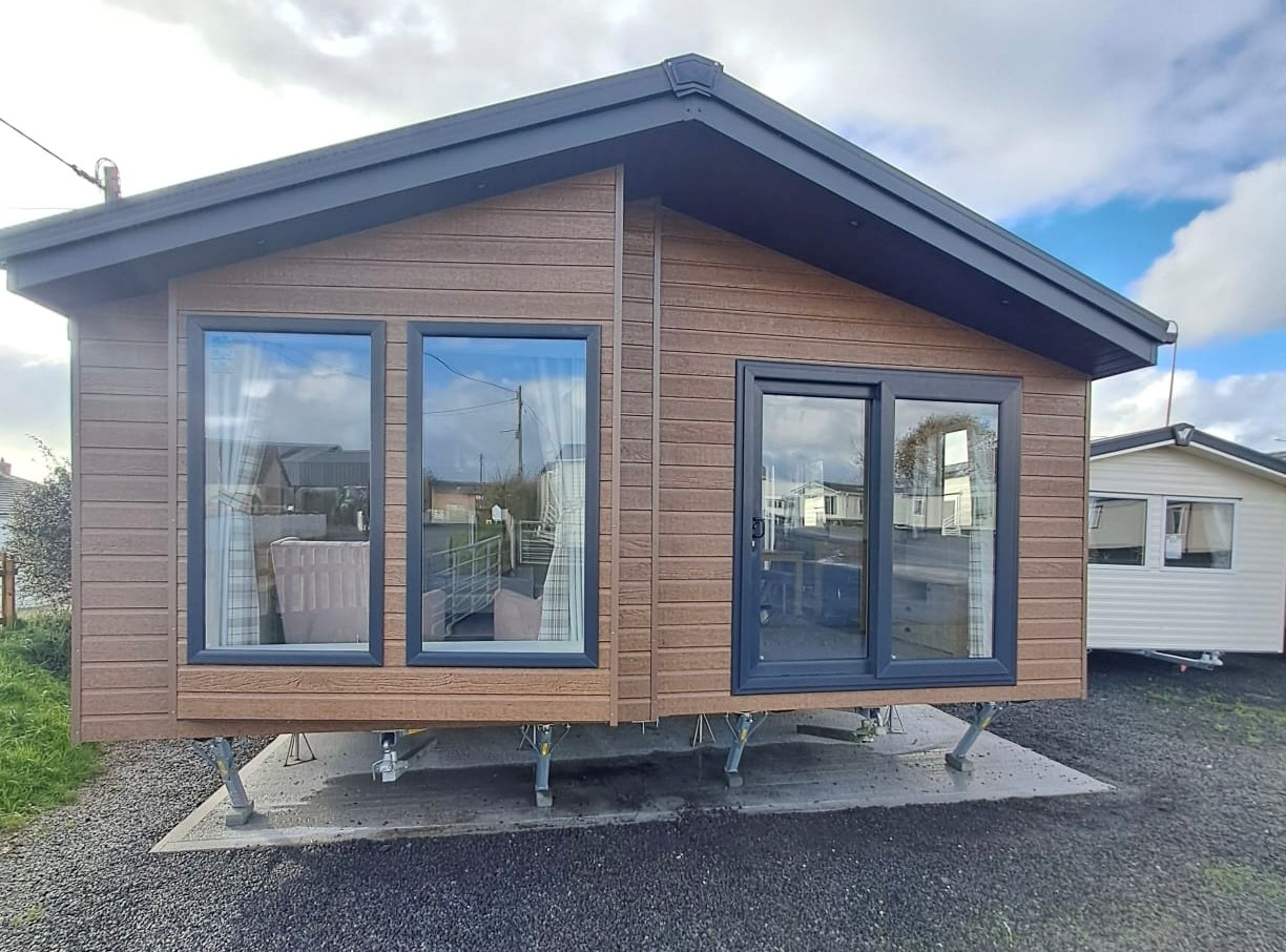 WILLERBY PORTLAND LODGE SERIES 2 MODEL - 40 X 20 WITH 2 DOUBLE BEDROOMS, BATH & SHOWER, BUILT TO RESIDENTIAL SPEC, FULL WINTER PACK INCLUDED For Sale Thumb